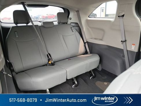 Used 2023 Toyota Sienna XLE FWD image 18