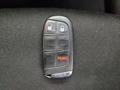 Used 2021 Jeep Renegade Latitude FWD image 32