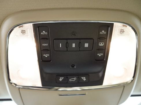 Certified 2020 Jeep Grand Cherokee Limited w/ Luxury Group II AWD/4WD image 38
