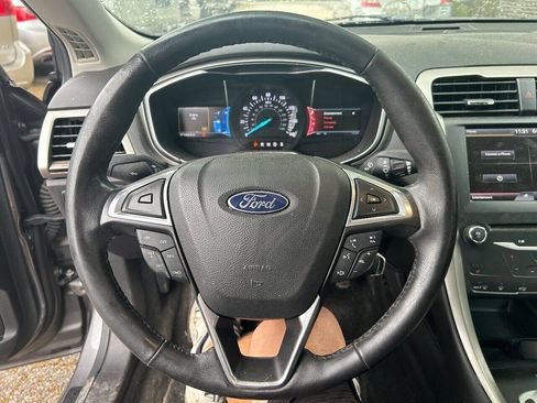 Used 2013 Ford Fusion SE FWD image 12