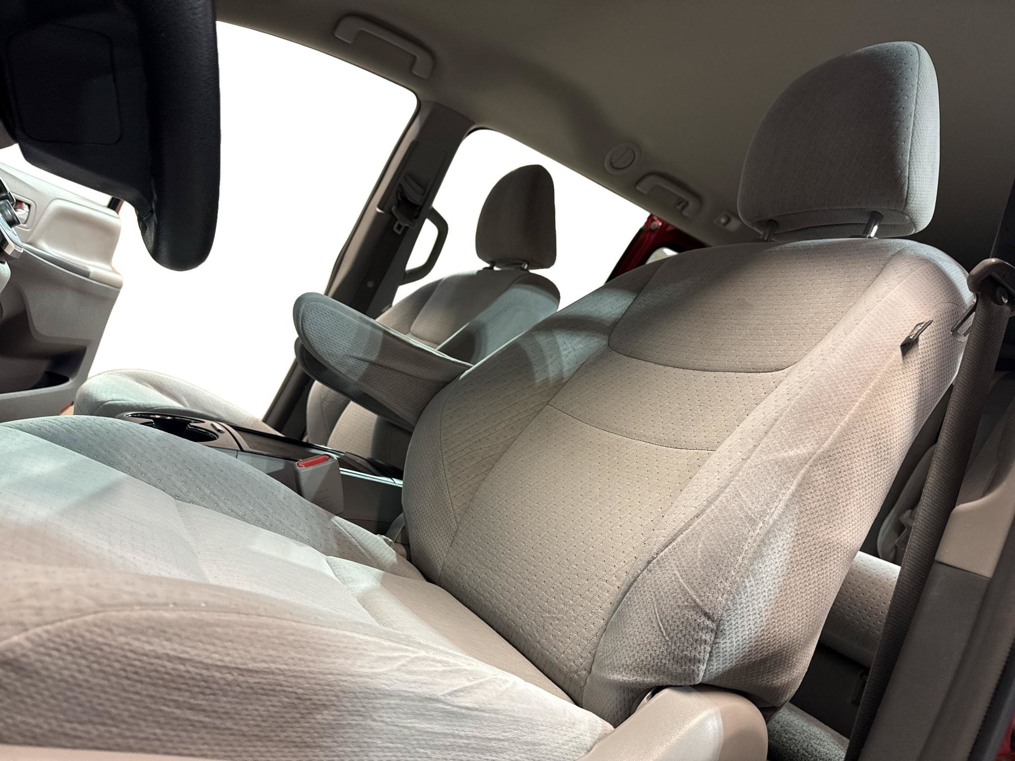 Used 2015 Toyota Sienna LE FWD image 16