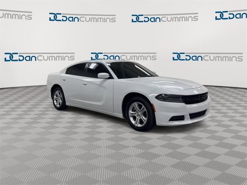 Used 2022 Dodge Charger SXT image 2