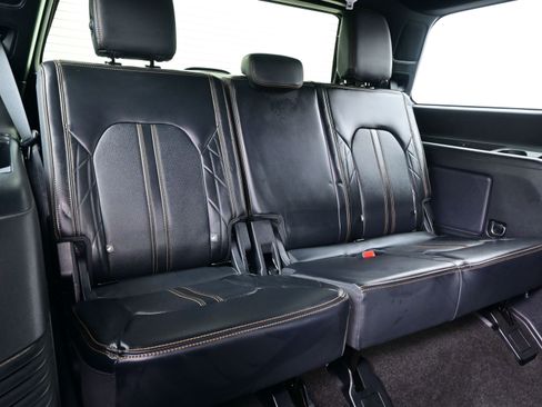 Used 2023 Ford Expedition Platinum image 18