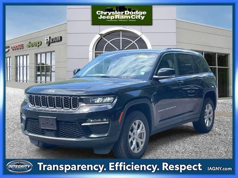 Used 2023 Jeep Grand Cherokee Limited AWD/4WD image 1
