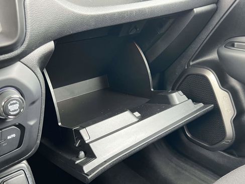 Used 2023 Jeep Renegade Latitude image 9