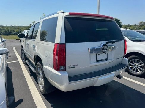 Used 2012 Cadillac Escalade Luxury AWD/4WD image 4