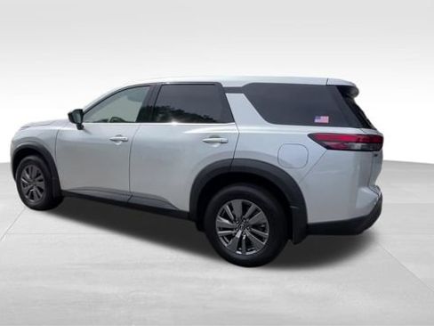 Used 2025 Nissan Pathfinder S AWD/4WD image 3