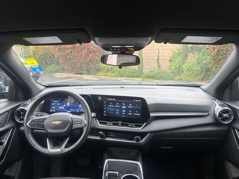 Used 2025 Chevrolet Equinox LT image 34