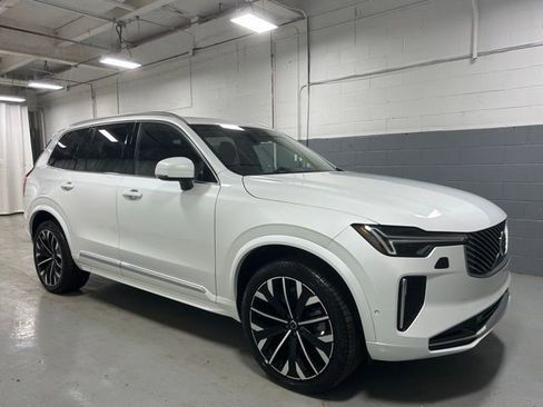 Used 2025 Volvo XC90 B6 Plus AWD/4WD image 4