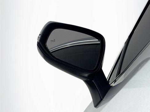 Certified 2022 Toyota RAV4 XLE Premium image 5