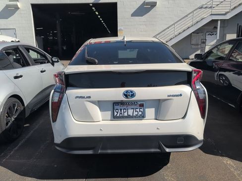 Certified 2018 Toyota Prius Three Touring image 5