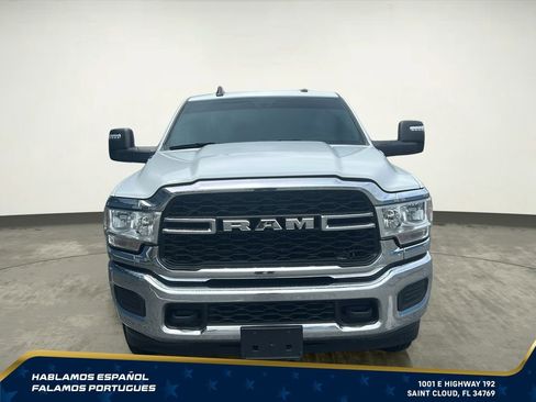 Used 2024 RAM 3500 Tradesman w/ Chrome Appearance Group AWD/4WD image 9