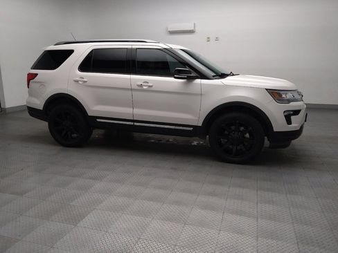 Used 2018 Ford Explorer XLT w/ Equipment Group 202A image 11