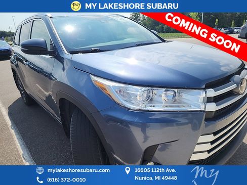 Used 2017 Toyota Highlander XLE AWD/4WD image 1