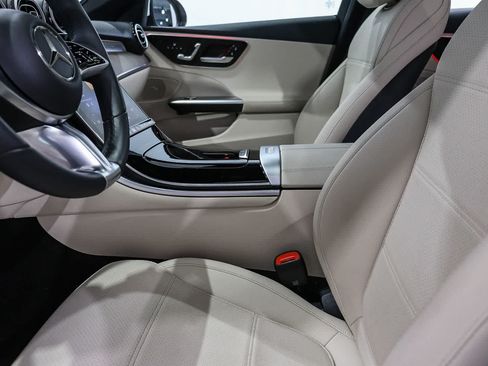 Used 2025 Mercedes-Benz C 300 Sedan image 18