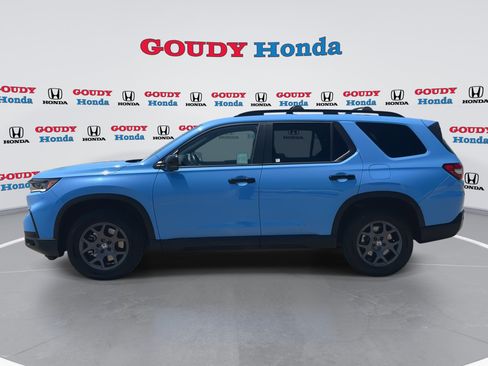 Certified 2023 Honda Pilot TrailSport image 5