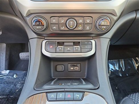 Used 2023 GMC Acadia SLE w/ Driver Convenience Package image 18