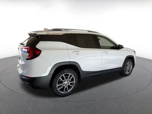 Used 2024 GMC Terrain SLT image 15