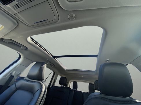 New 2025 Lincoln Aviator AWD w/ Jet Appearance Package image 17