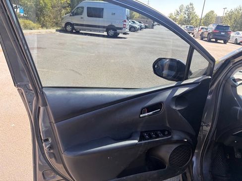 Used 2018 Toyota Prius Three FWD image 19
