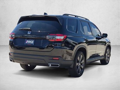Used 2025 Honda Pilot Sport image 5