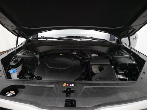 Used 2025 Kia Telluride S image 3