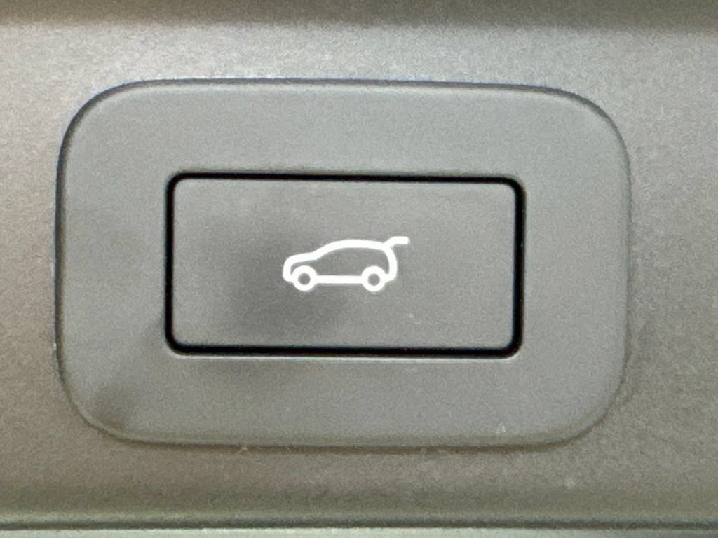 Used 2023 Jaguar F-PACE S AWD/4WD image 33