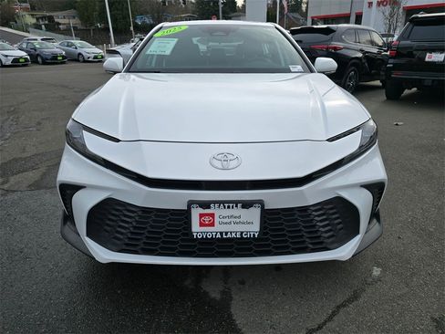 Certified 2025 Toyota Camry SE image 2