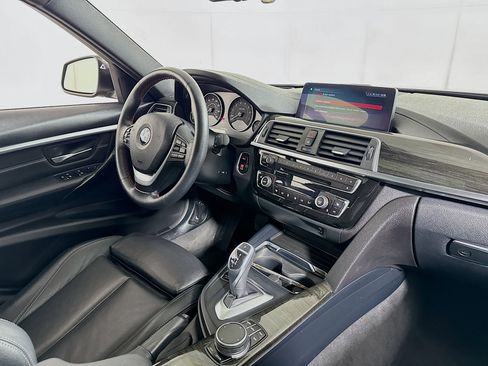 Used 2018 BMW 330i xDrive Sedan w/ Premium Package AWD/4WD image 29