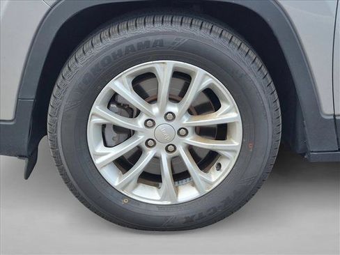 Used 2020 Jeep Cherokee Latitude FWD image 15