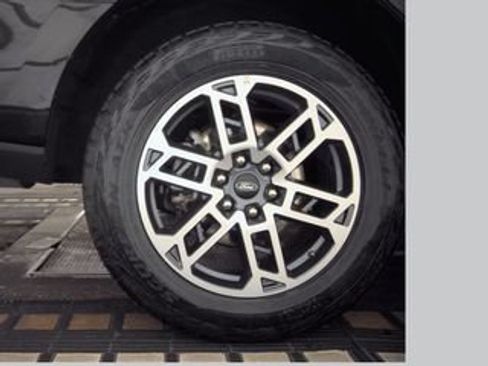Used 2025 Ford Expedition Active AWD/4WD image 7