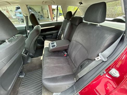 Used 2013 Subaru Outback 2.5i Premium AWD/4WD image 22