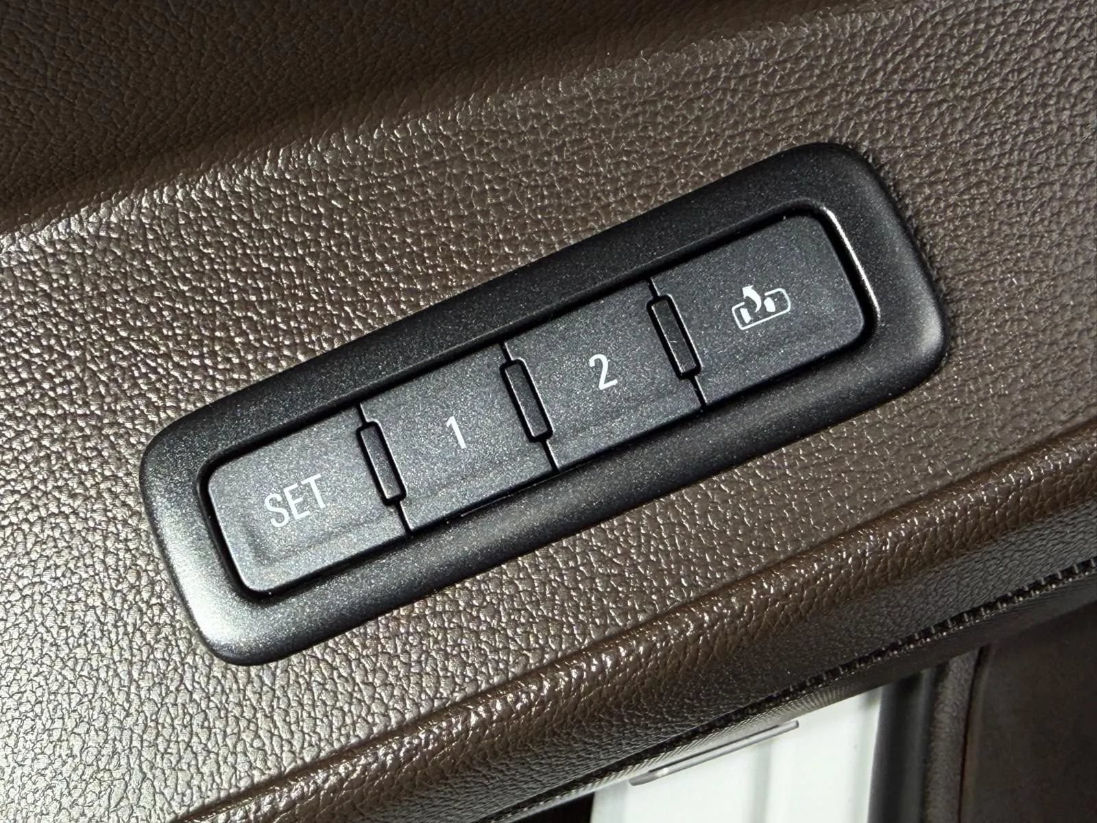 Used 2017 GMC Yukon Denali w/ Open Road Package RWD image 33