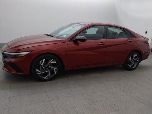 Used 2025 Hyundai Elantra Sport FWD image 2