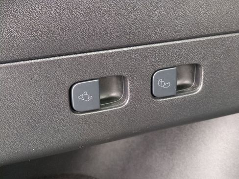 Used 2021 Tesla Model Y Long Range image 29