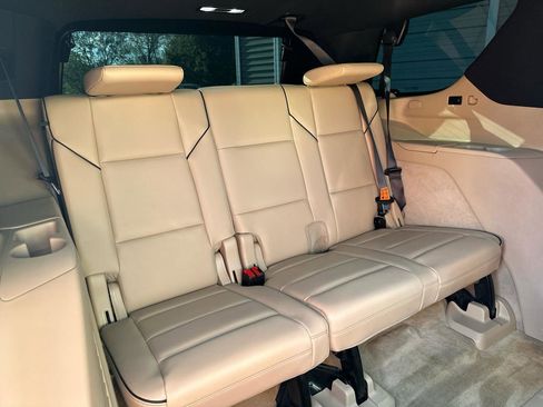 Used 2021 Cadillac Escalade Premium Luxury image 27