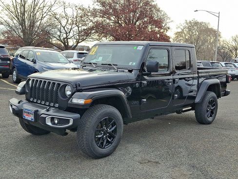 Used 2022 Jeep Gladiator Sport image 3
