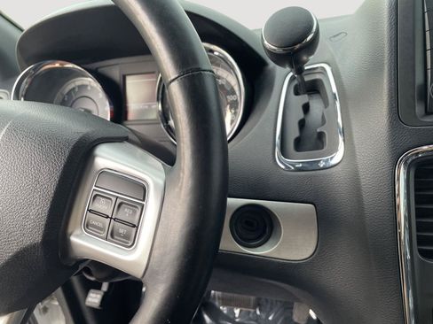 Used 2019 Dodge Grand Caravan GT FWD image 19