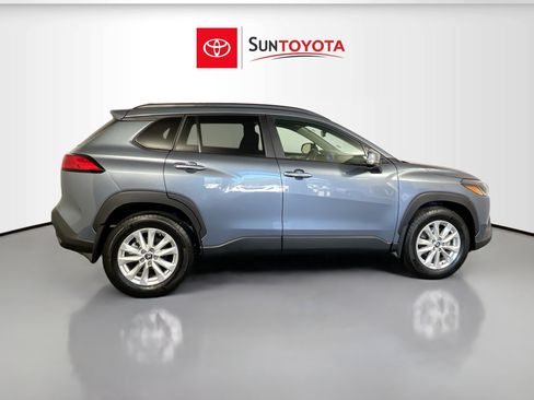 Used 2024 Toyota Corolla Cross LE image 2