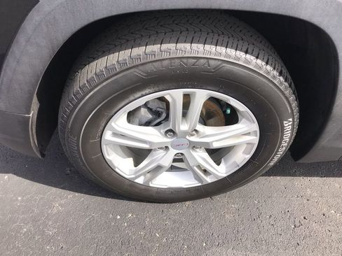 Used 2023 GMC Terrain SLE image 10