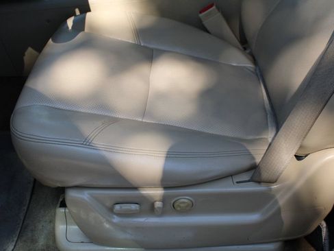 Used 2011 Chevrolet Suburban LTZ RWD image 33