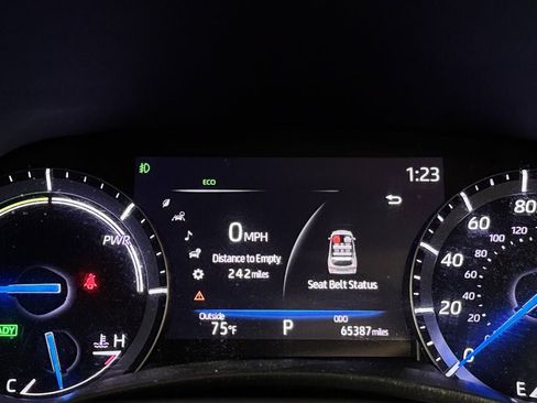 Used 2021 Toyota Highlander XLE FWD image 19