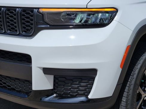 Certified 2025 Jeep Grand Cherokee L Altitude RWD image 8