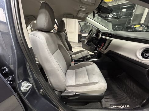 Used 2018 Toyota Corolla LE image 38