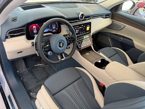 Certified 2025 Maserati Grecale Folgore AWD/4WD image 10