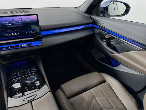 Used 2026 BMW i5 eDrive40 w/ M Sport Package image 24