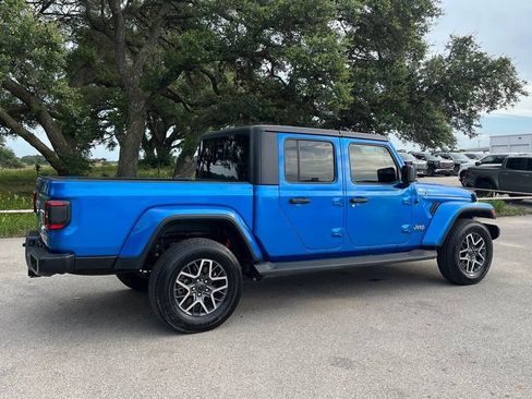 Used 2020 Jeep Gladiator Overland AWD/4WD image 5