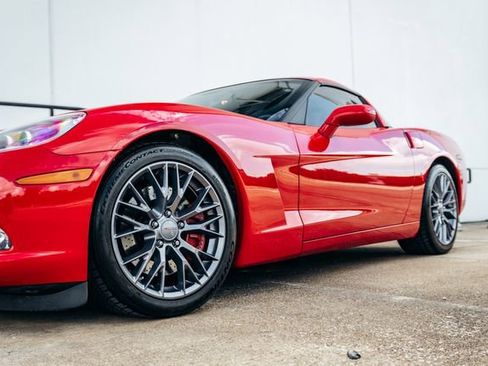 Used 2005 Chevrolet Corvette Coupe w/ Preferred Equipment Group RWD image 37