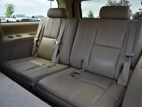Used 2011 GMC Yukon XL SLT w/ SLT-2 Equipment Package AWD/4WD image 23