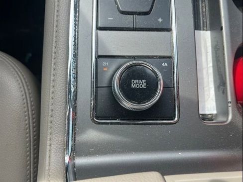 Used 2019 Ford Expedition XLT w/ Equipment Group 202A AWD/4WD image 42